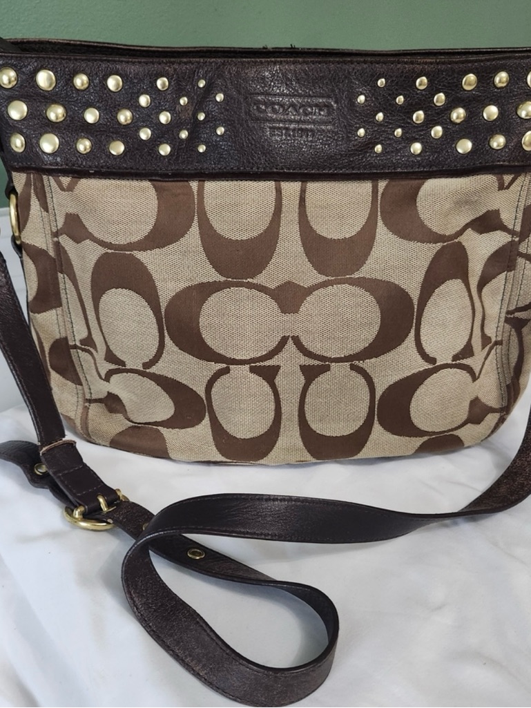Coach Vintage Jacquard Signature Logo Grommet Shoulder Bag